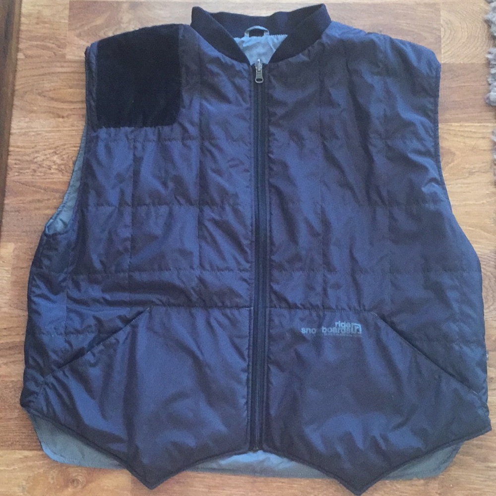 Reversible light weight snowboarding vest